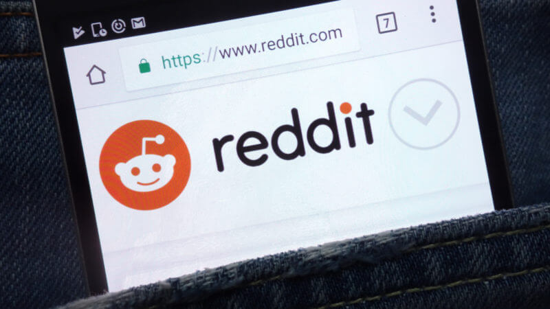 El nuevo bloque de anuncios 'Trending Takeover' de Reddit permite que las marcas aparezcan en la parte superior del feed Popular, pestaña de búsqueda