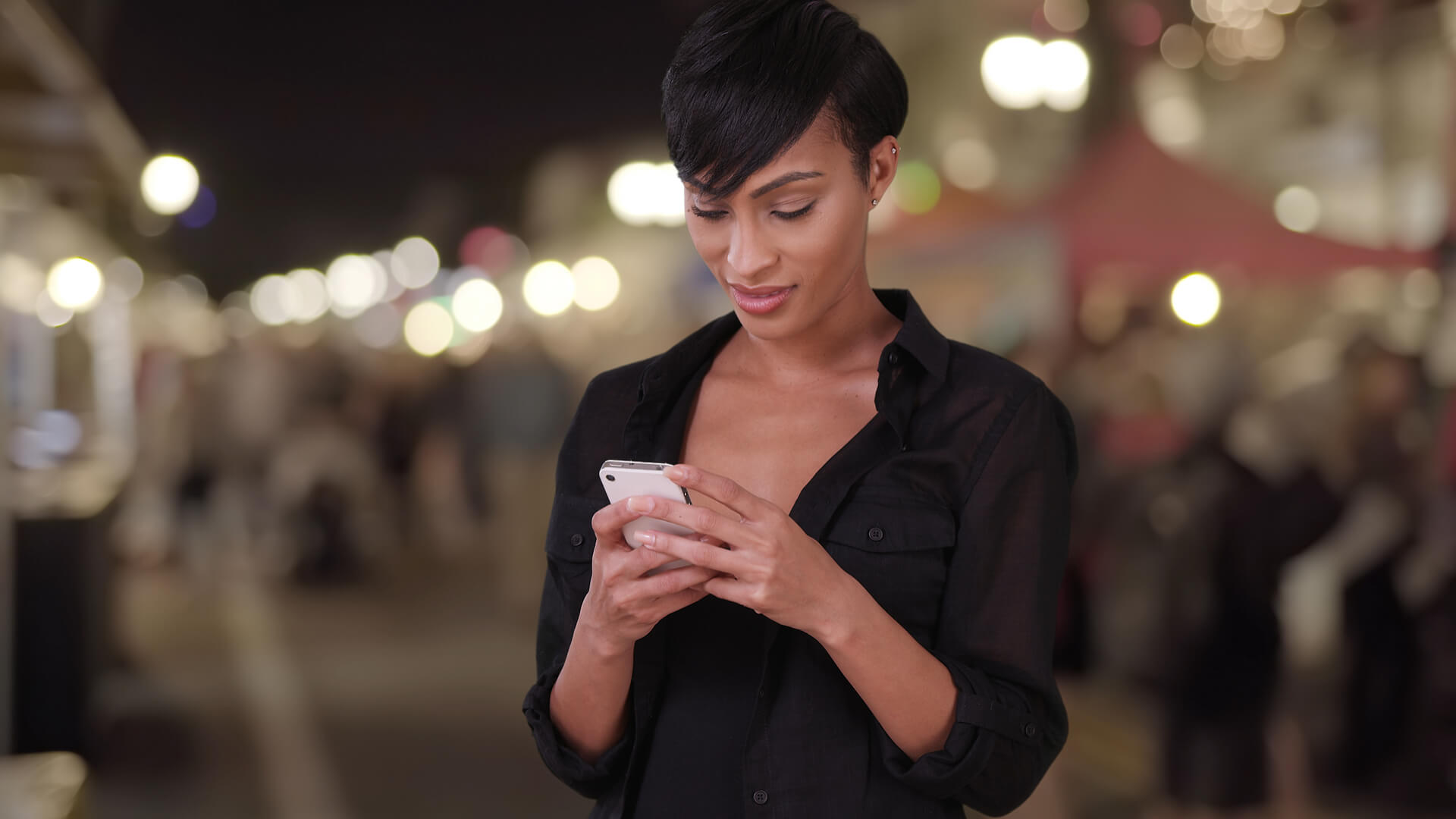 Encuesta: el 82 por ciento de los compradores de teléfonos inteligentes realizan búsquedas "cerca de mí"