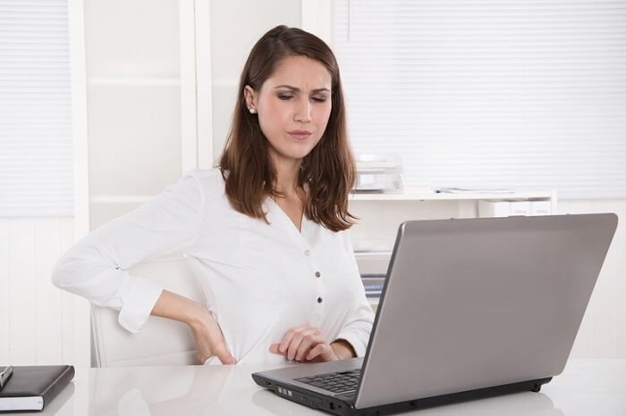 Mujer, en, computadora portátil